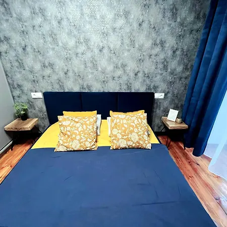 Hola Piotrkowska 69 *